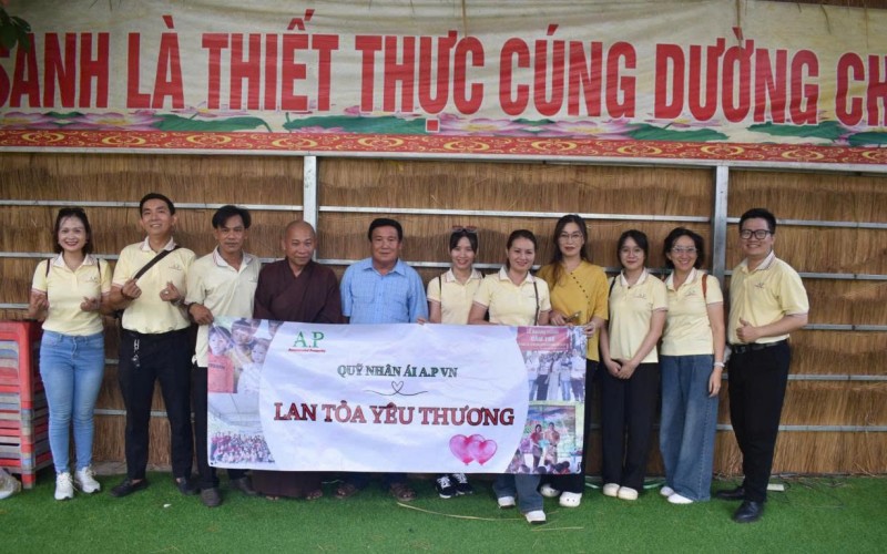 LAN TỎA YÊU THƯƠNG